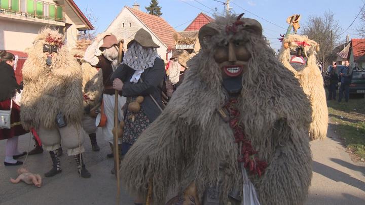 Busójárás tavaszi napsütésben