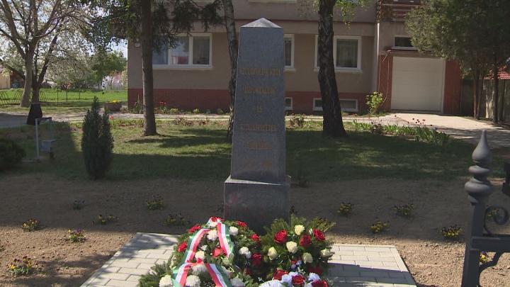 Emlékmű avatás Negyeden