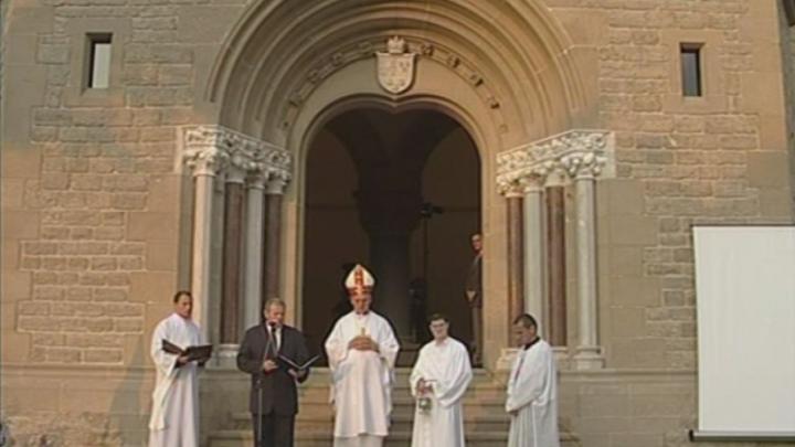 Püspöki áldás a mauzóleumra 2005-ben