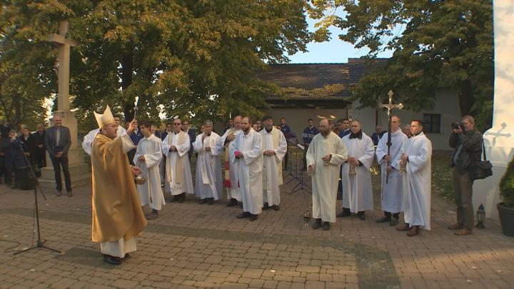 Püspöki áldás a megújult nagynyárádi templomra