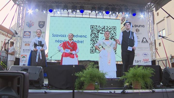 Viseletek bemutatója Mohácson