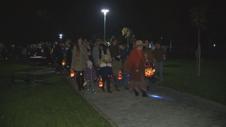 Mesejáték és lampionos felvonulás Bólyban