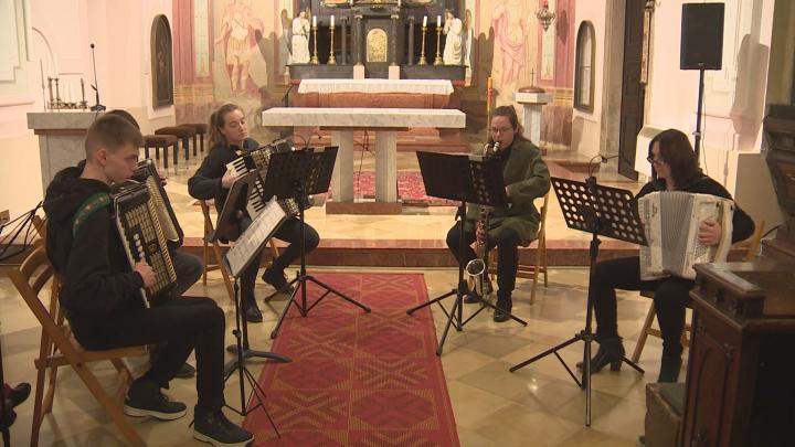 Adventi koncert Bólyban