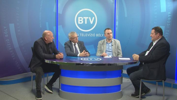 Évet értékelnek a politikai élet szereplői