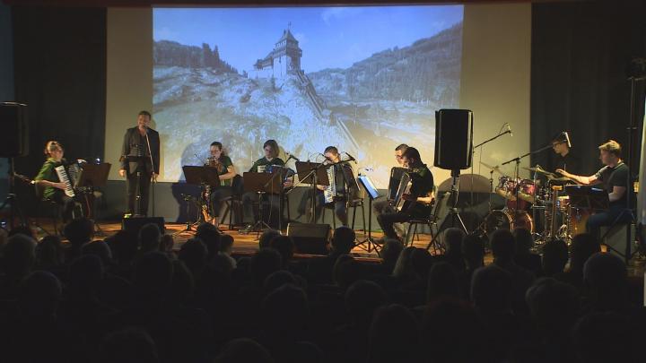 Harmonikával a világ körül