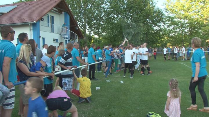 Fiesta hangula a szederkényi focipályán