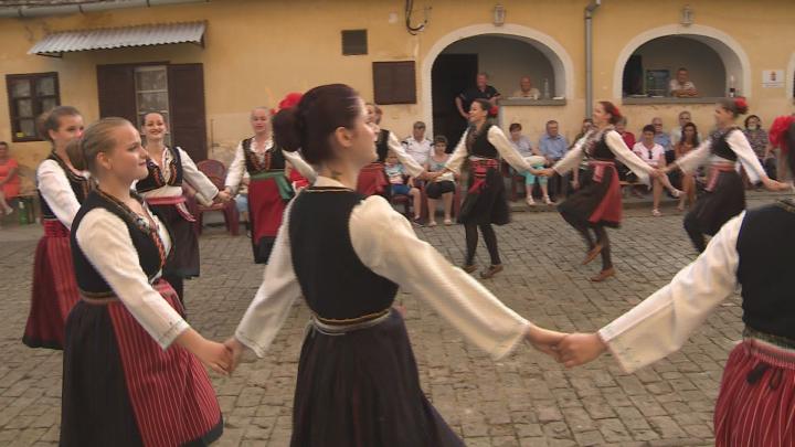 Délszláv muzsika és tánc Mohácson